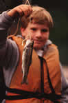 Moritz hat einen Fisch gefangen